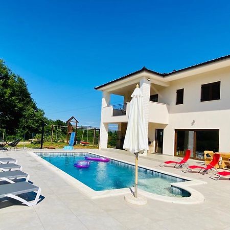 Villa Fluggi Near Labin Santalezi Exterior photo