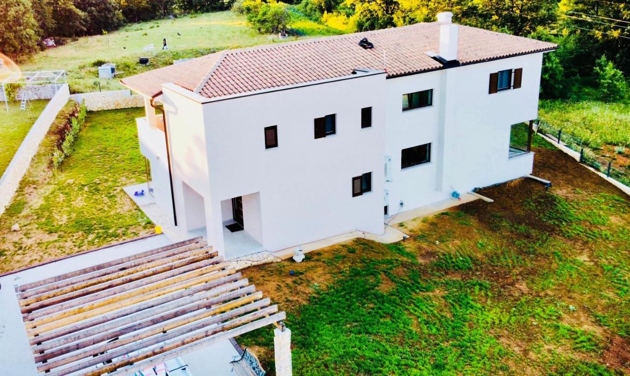 Villa Fluggi Near Labin Santalezi Exterior photo
