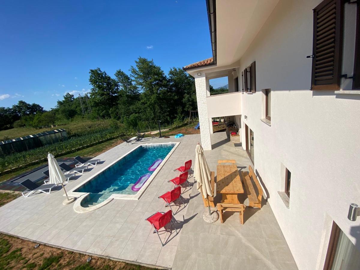 Villa Fluggi Near Labin Santalezi Exterior photo